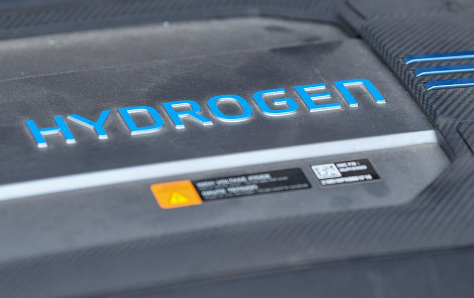 Car with hydrogen drive