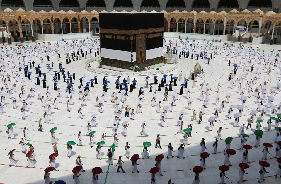 TOPSHOT-SAUDI-RELIGION-HAJJ-HEALTH-VIRUS