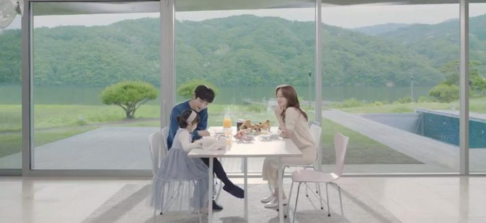 'Flower of Evil' stars Lee Jun-ki and Moon Chae-won as a couple with deadly secrets.