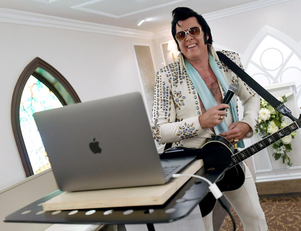 Las Vegas Wedding Chapel Performs Live Virtual Elvis-Themed Vow Renewals Amid COVID-19 Pandemic