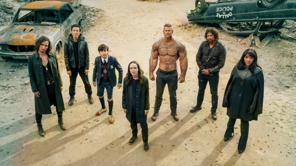 Netflix S The Umbrella Academy Season 2 Time Travel Makes No Sense But It S Good Anyway