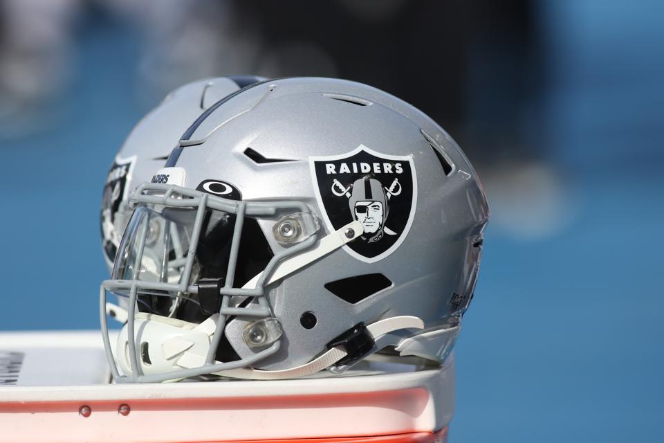 Two Las Vegas Raiders Players Opt Out Of 2020 Nfl Season Over Covid 19 Concerns