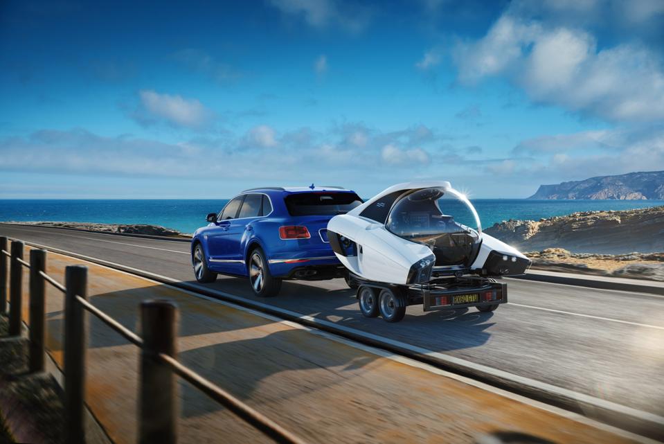 U-Boat Worx personal submarine pulled by car