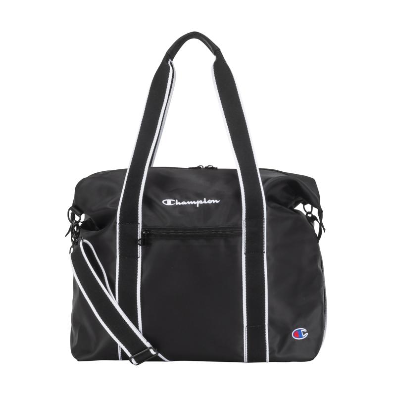 The perfect overnight or weekender bag from Champion with a sport style.