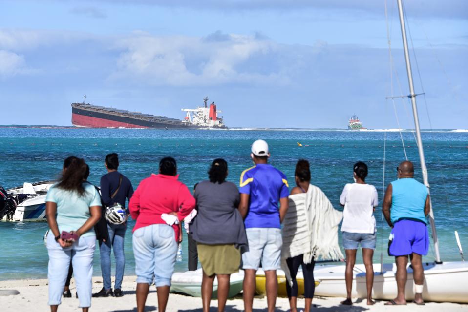 TOPSHOT-MAURITIUS-ENVIRONMENT-POLLUTION-SHIPPING