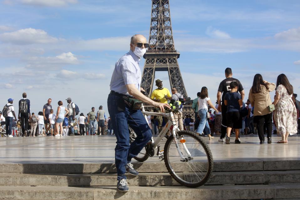 Paris Makes Masks Mandatory Outdoors Amid Virus Surge France Here