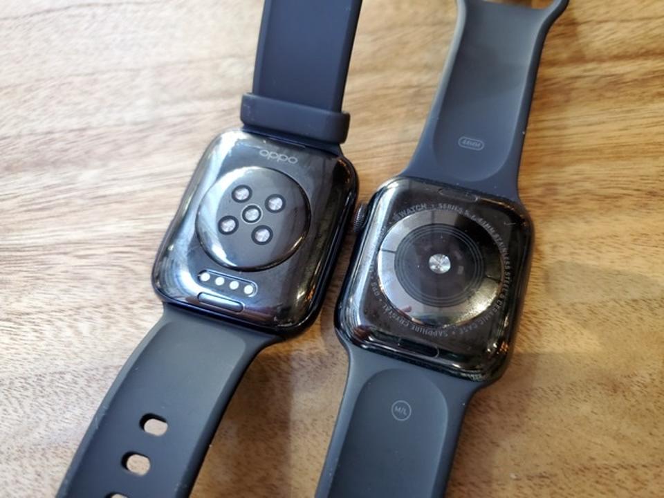 The Oppo Watch’s back has a heart rate sensor, just like the Apple Watch’s back.