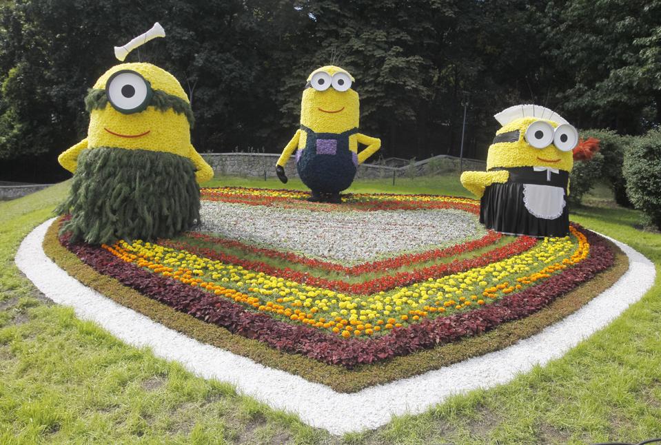 California Fires Oprah S Campaign Kamala Harris Debut What You Missed This Week In Photos