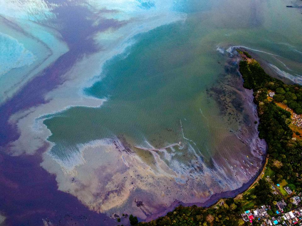 MAURITIUS-ENVIRONMENT-DISASTER-OIL