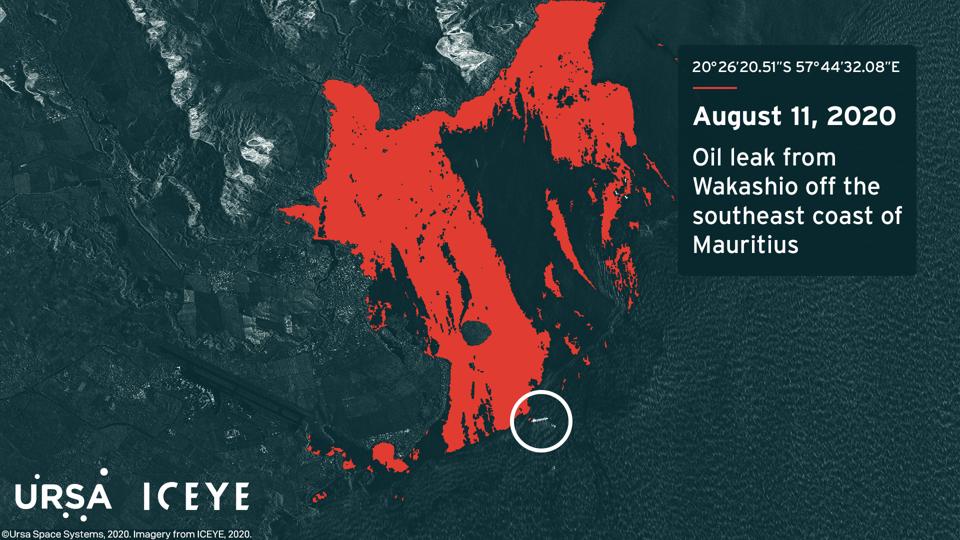 Satellite SAR captures the extent of the spill entering Blue Bay Marine Park