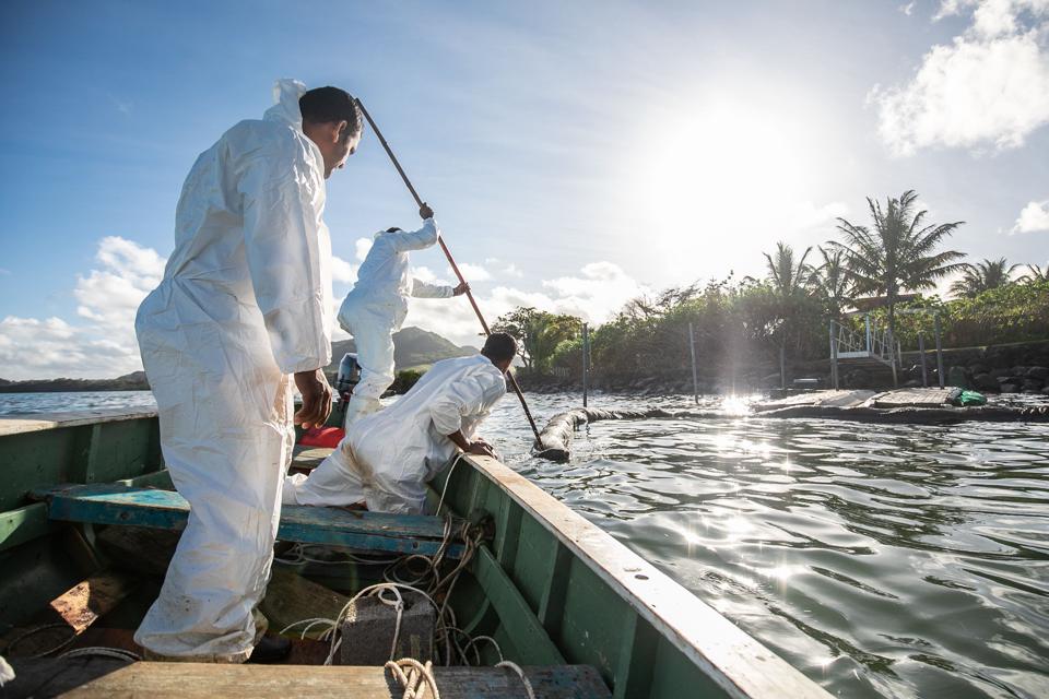 MAURITIUS-ENVIRONMENT-DISASTER-OIL