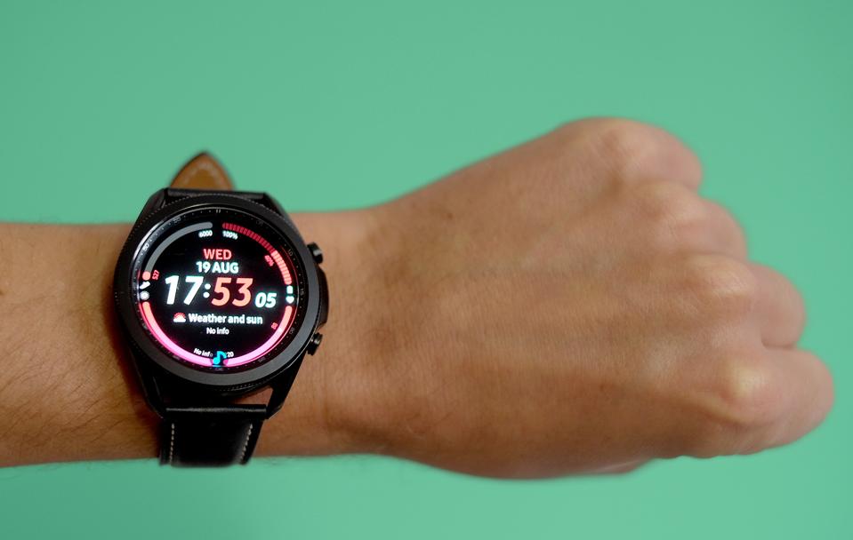 A photo of the Galay Watch 3 being worn.