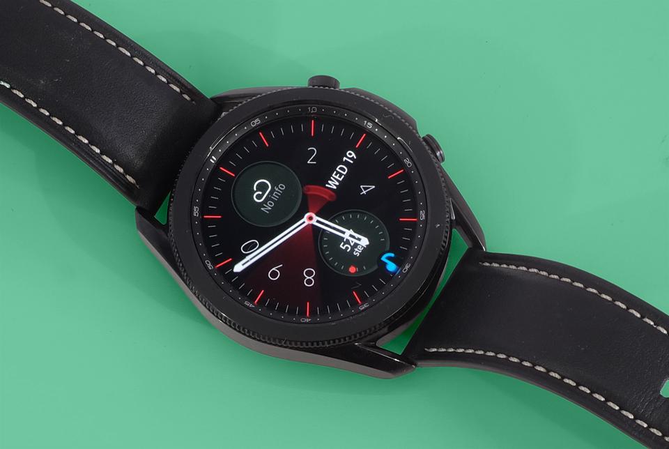 A photo of the Galaxy Watch 3's face.