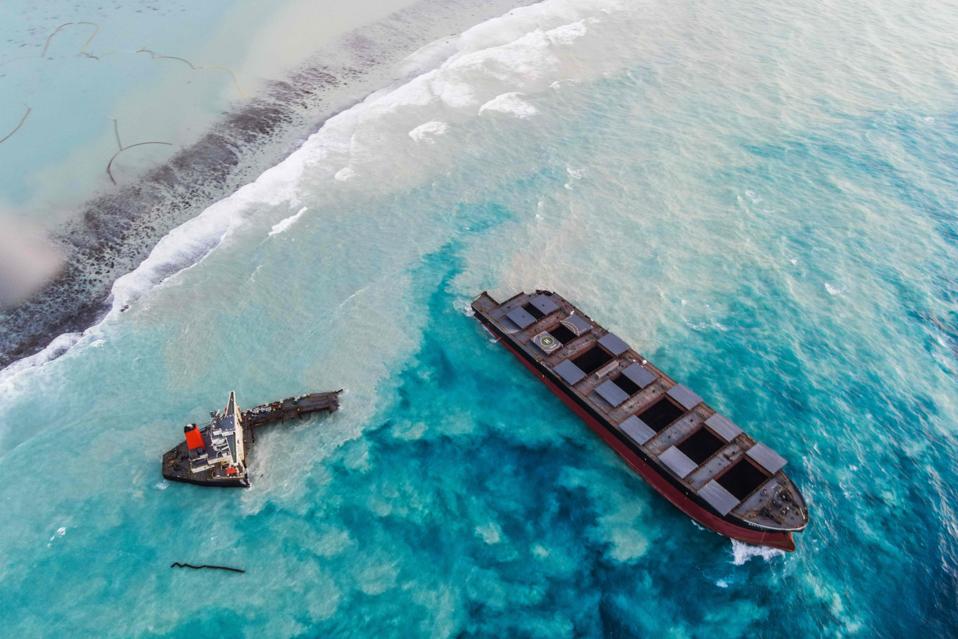 MAURITIUS-ENVIRONMENT-DISASTER-OIL