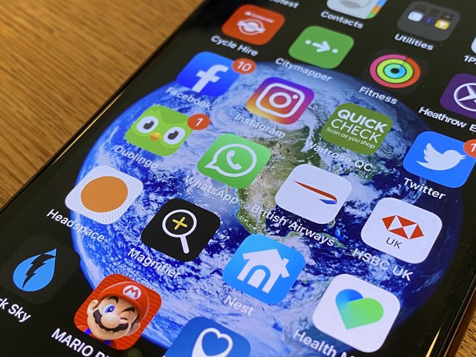 Apps in iOS 14 include the new Magnifier.