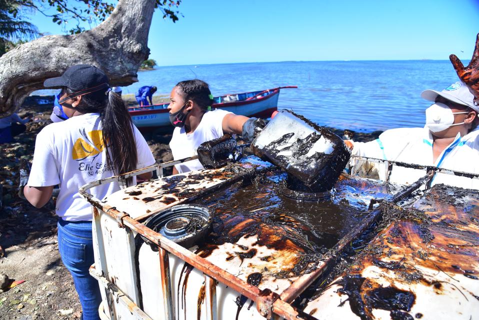 Mauritius Leaking Ship