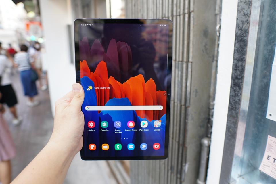 The display looks great even under heavy sunlight.