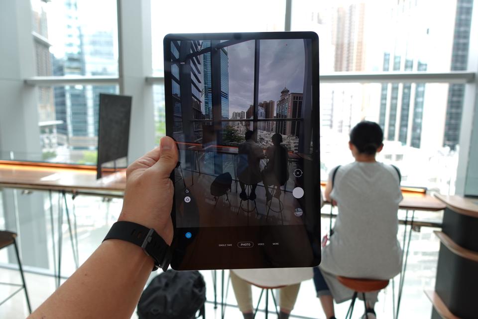The Tab S7 Plus' cameras at work.