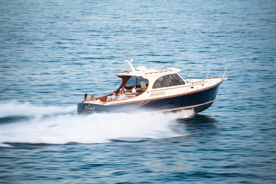 Sailing-Stream.fr ⚓ Le constructeur de bateaux Hinckley célèbre 25 ans de "Picnic Boat" ⚓ Yacht Hinckley à la vitesse