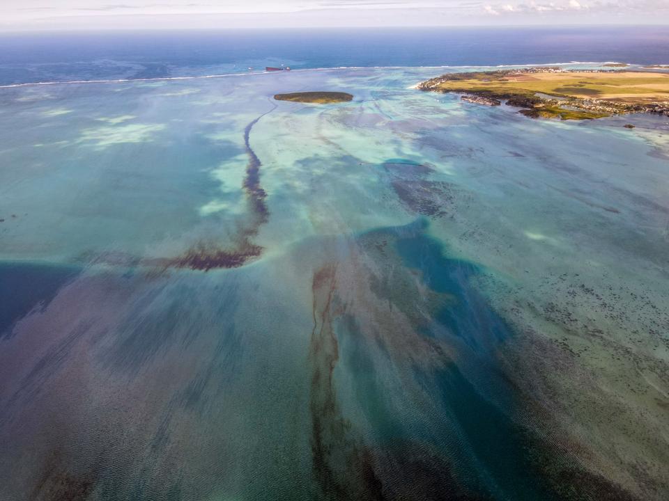 MAURITIUS-ENVIRONMENT-DISASTER-OIL