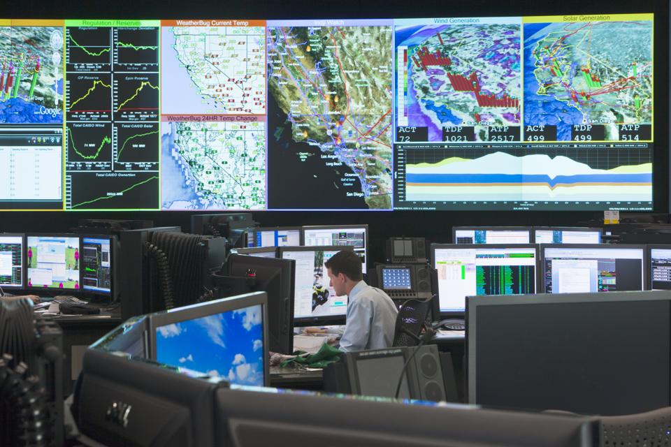 Inteligência artificial inicia a revolução do setor elétrico California: Control room at California ISO