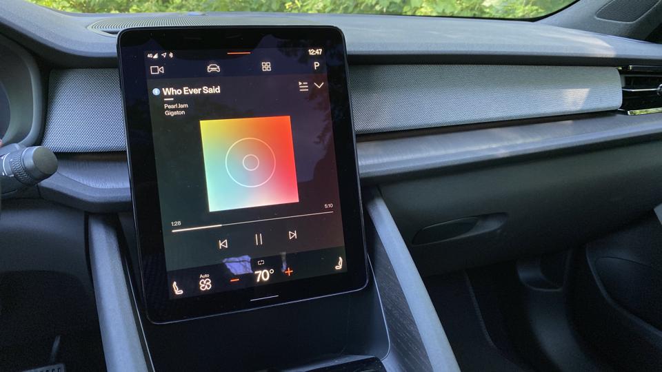 Pantalla de infoentretenimiento Polestar 2.