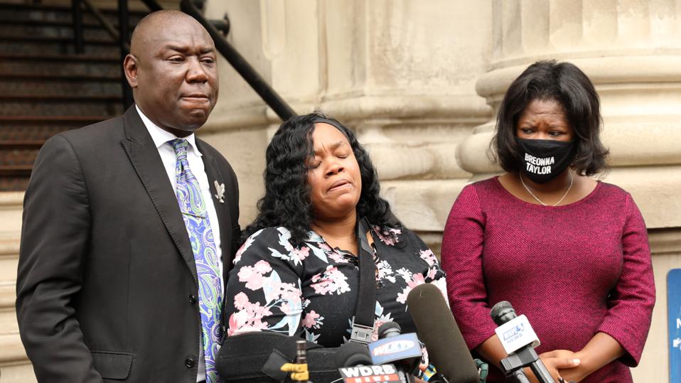 Breonna Taylor S Boyfriend Sues Police As His Lawyer Claims He Didn T Shoot Officer