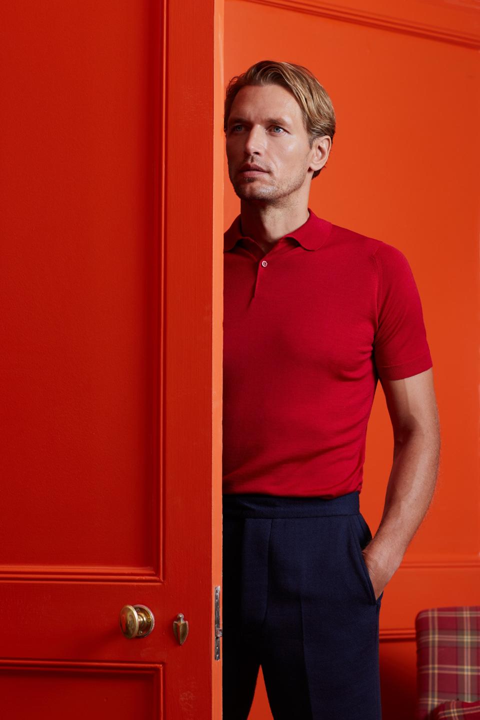 John Smedley: The Payton by John Smedley: expertly crafted in Extra fine Merino Wool featuring a two button placket.