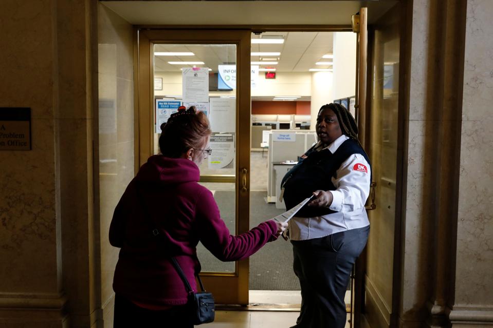 45 States Now Providing Extra 300 Weekly Unemployment Benefits And These Five Will Pay 400