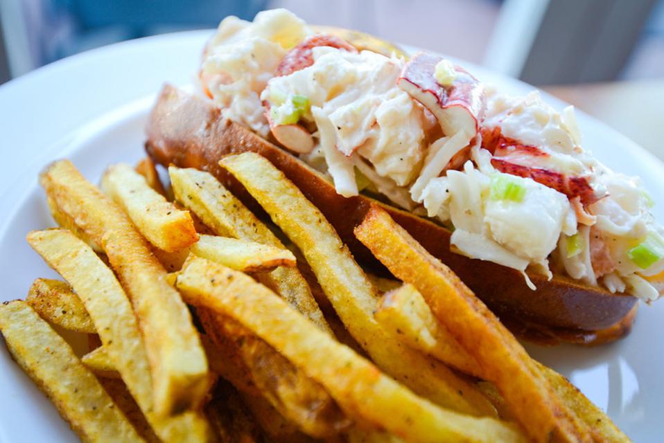 Hank’s Oyster Bar lobster roll seafood Jamie Leeds Restaurant Group Alexandria Old Town