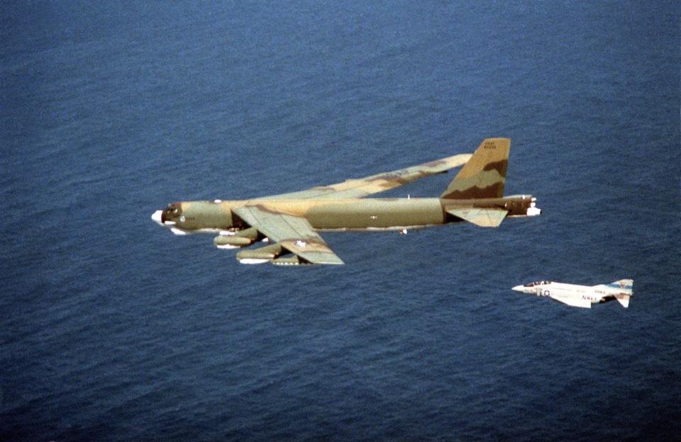 rc b 52 bomber
