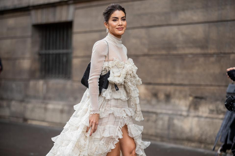 Street Style  - Paris Fashion Week - Womenswear Fall/Winter 2020/2021 : Day Eight