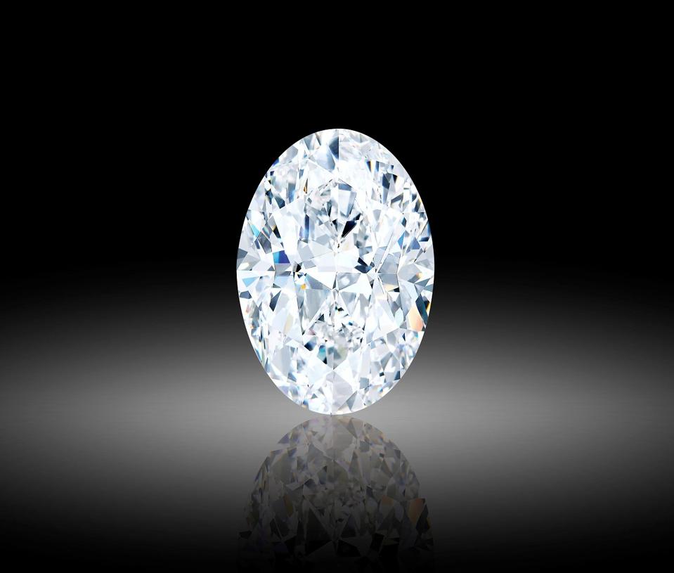 Este diamante impecable D de 102,39 quilates se venderá en una subasta combinada en línea y en vivo