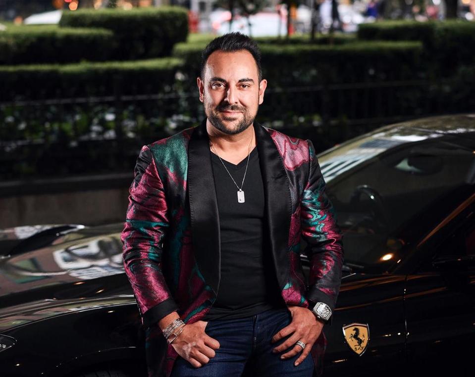Portrait of entrepreneur Sam Bashiry in front of a Porsche