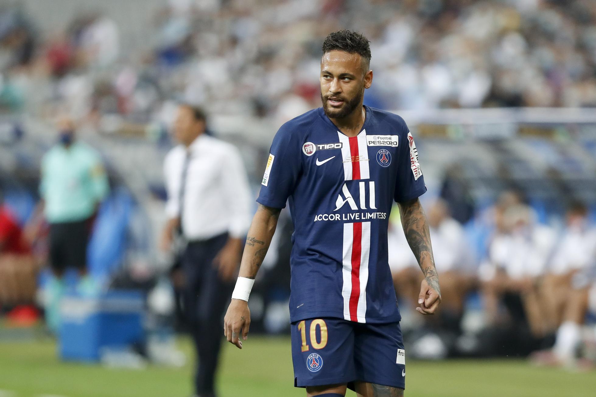 Neymar staring down the pitch.