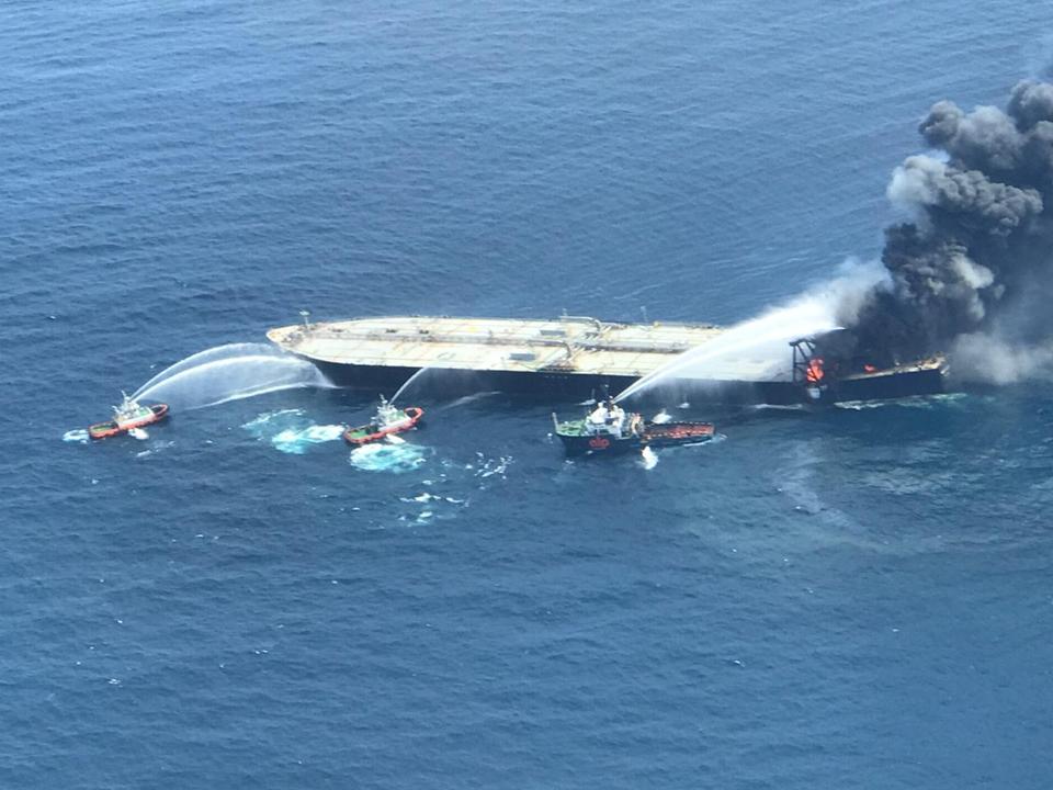 Mt New Diamond Crude Oil Carrier Mt New Diamond With 2 00 000 Metric Ton Cargo On Fire Sri Lanka Seeks India S Help India News