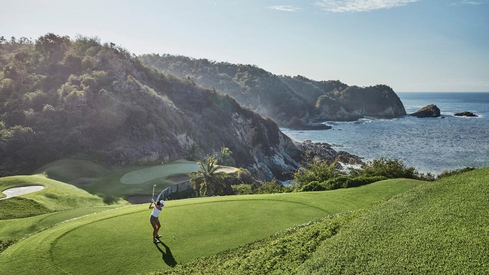 The highly acclaimed 18-hole, par 72, Robert Trent Jones Jr. and David Fleming designed links golf course will round out the amenities.