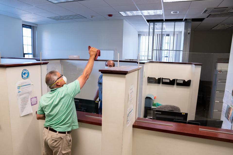 PLEXIGLASS INSTALLATION