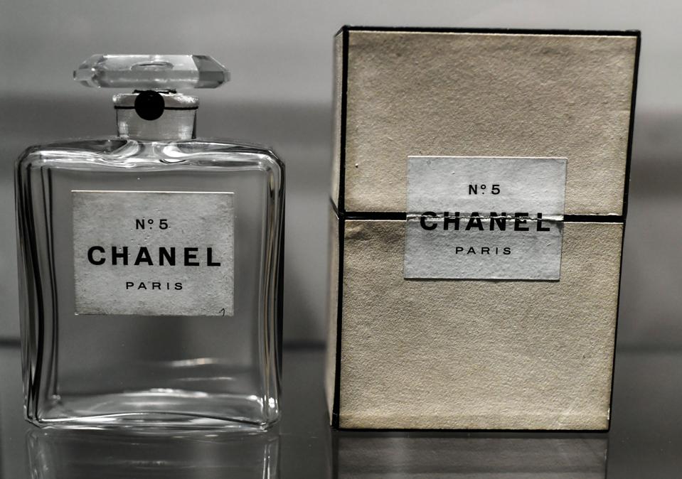FRANCE-CULTURE-FASHION-CHANEL-EXHIBITION