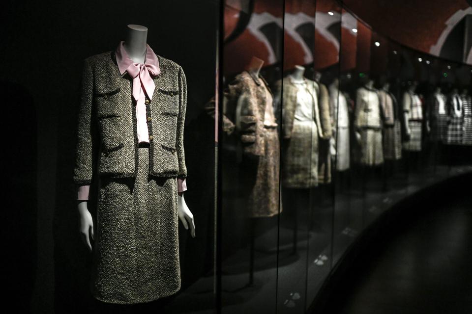 FRANCE-CULTURE-FASHION-CHANEL-EXHIBITION