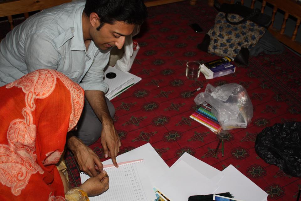 Designer, Adil Iqbal, conducting a Twilling Tweeds workshop in Chitral.