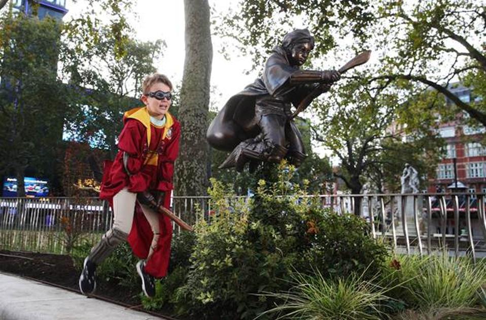 Harry Potter Statue To Be Unveiled In London S Leicester Square