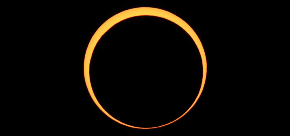 The moon appears to cover the sun during