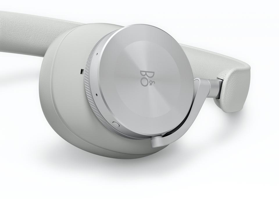 Close up of Beoplay H95 left earcup