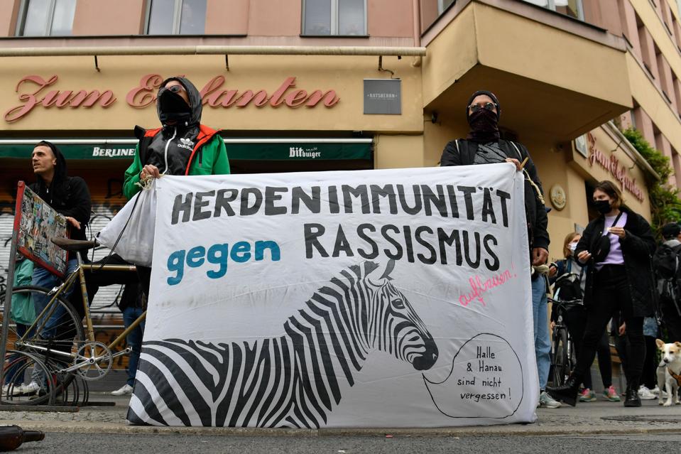 JERMAN-HEALTH-VIRUS-PROTEST-MAYDAY