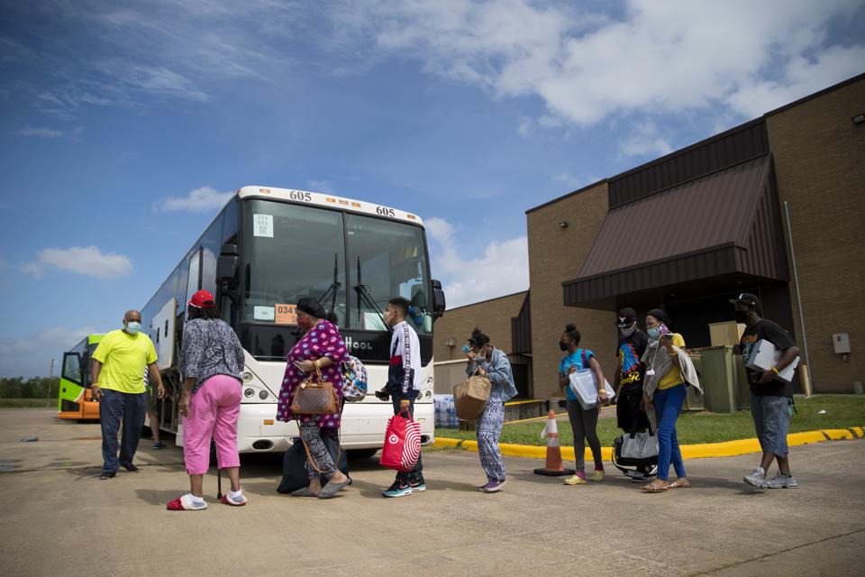 Texas Dan Louisiana Bersiap Untuk Serangan Langsung Dari Badai Laura
