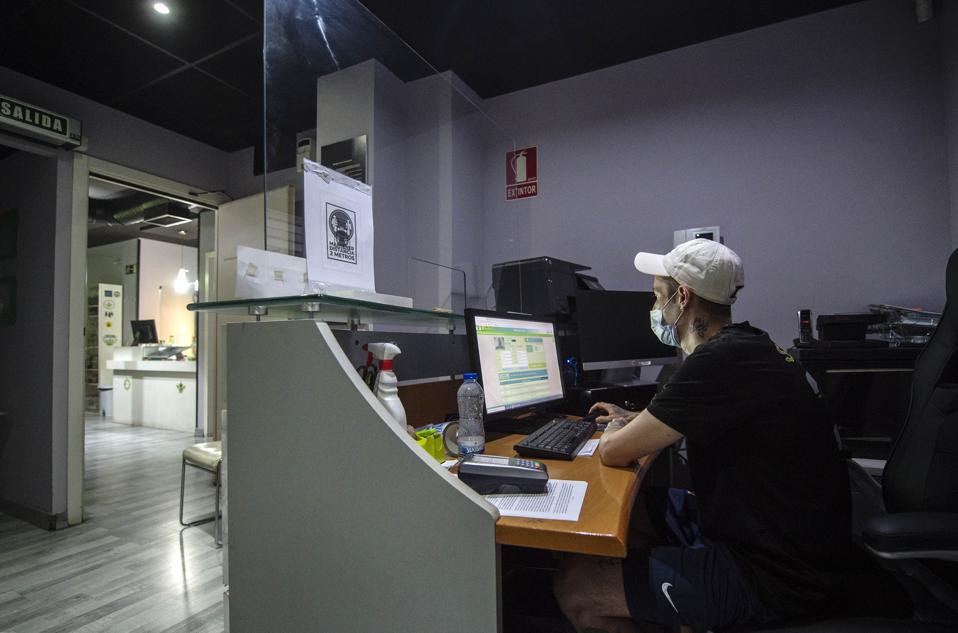 Madrid Cannabis Club Reopens With Social Distancing Measures