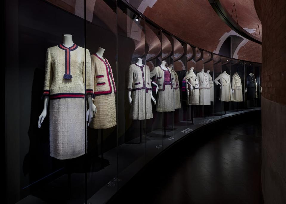 Gabrielle Chanel, Fashion Manifesto, The Suit in Detail