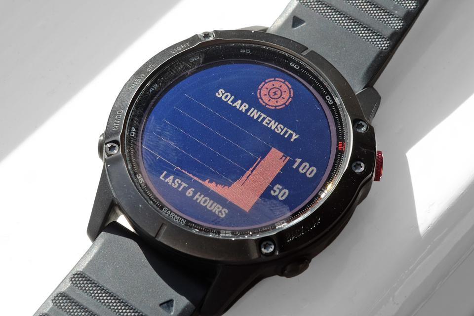 A photo of the Garmin Fenix 6 Pro Solar's charging display.