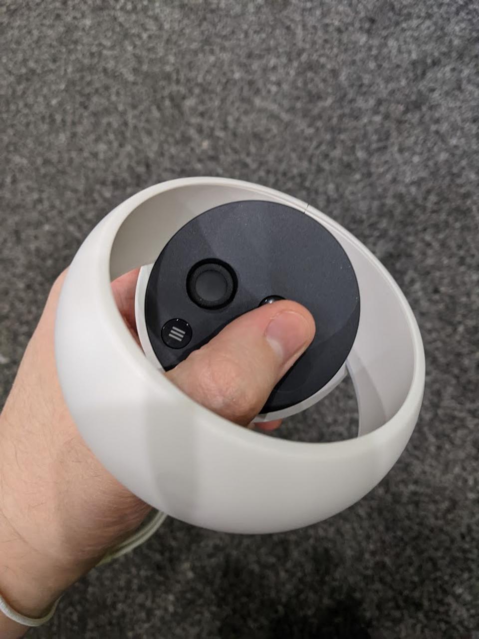 A Look At The Oculus Quest 2's New Touch Controllers